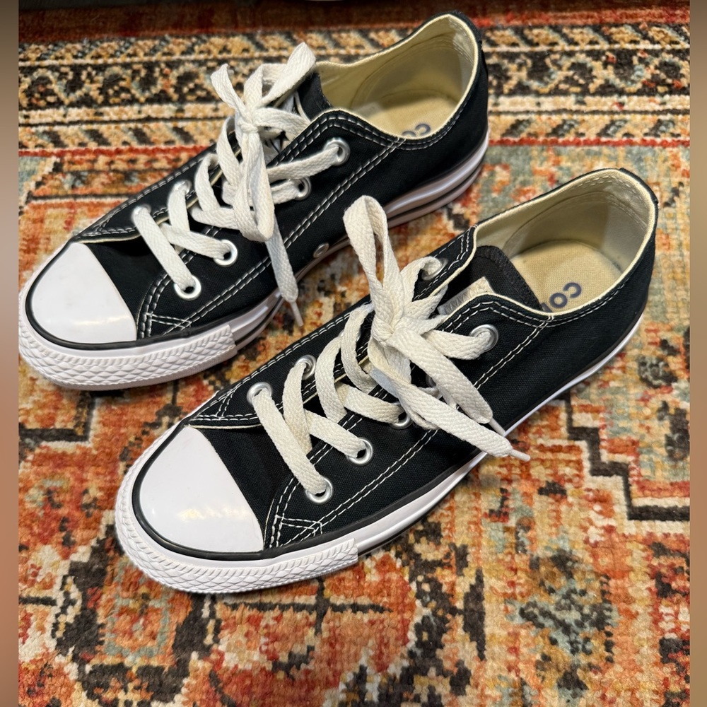 Women’s converse size 6